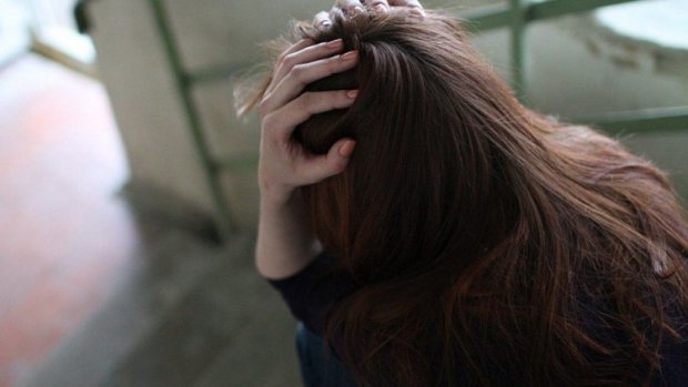 В Киеве бомж хотел изнасиловать пьяную, на помощь прибежал ее муж