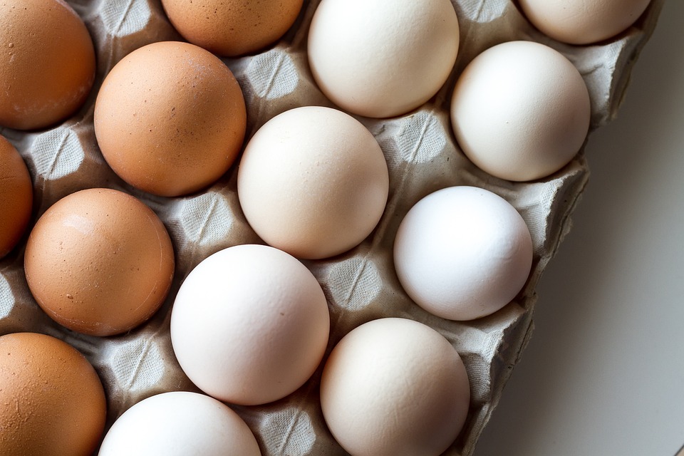 Кому нельзя есть сырые яйца: ответ знают врачи