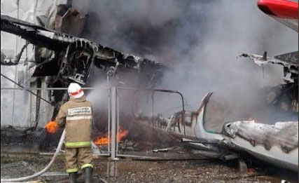 В России снова сгорел при посадке пассажирский самолет: есть погибшие. ВИДЕО