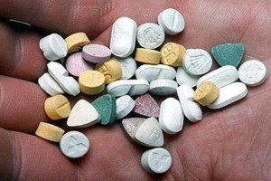 Как «вычислить» человека, отравившегося наркотиками: рекомендации педиатра Комаровского