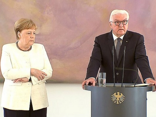 Меркель снова трясло во время официального мероприятия. ВИДЕО