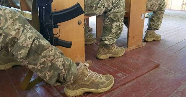 Украинцев забирают в армию: сколько заплатят срочникам