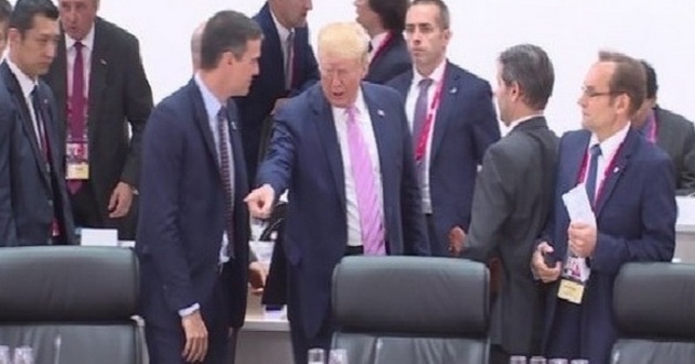 Отмахнулся и указал на его место: Трамп унизил премьера Испании на G20. ВИДЕО