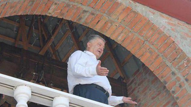 "Крыша съехала?": странный поступок Порошенко позволяет сомневаться в адекватности экс-президента