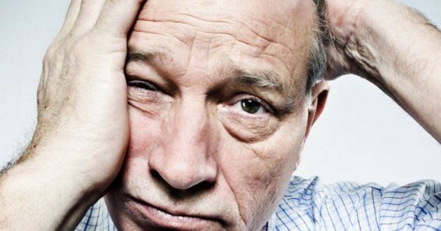 Болезнь Альцгеймера: медики рассказали об опасном симптомепервых признаков