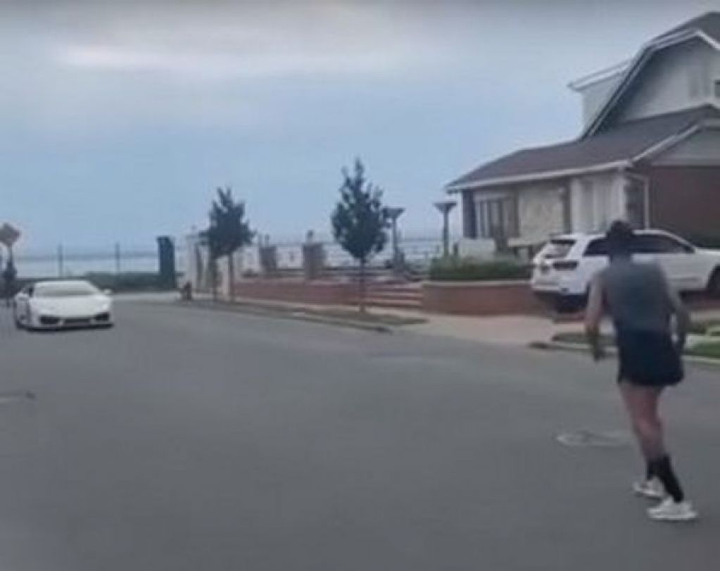 Неизвестный трюкач сделал неудачное сальто через Lamborghini. ВИДЕО