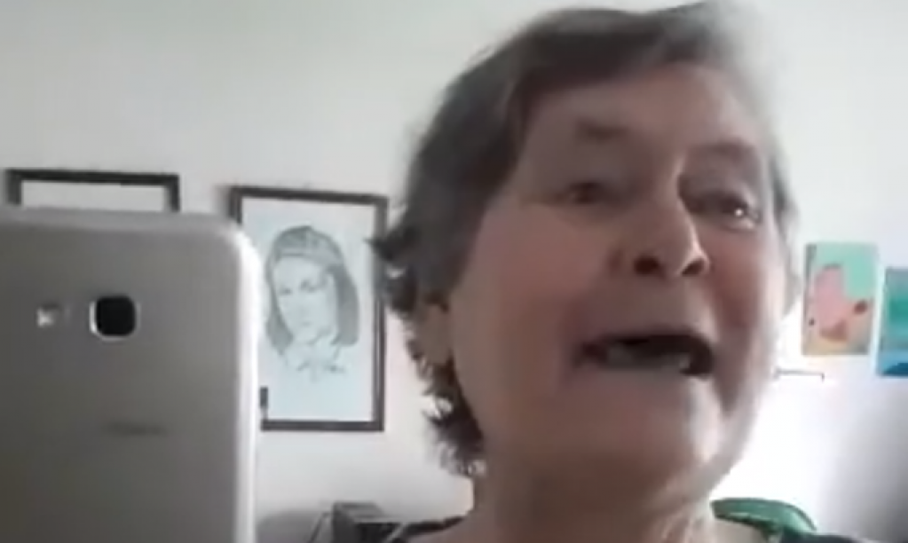 Хит Сети! Пожилая женщина заразила Facebook смехотерапией. ВИДЕО