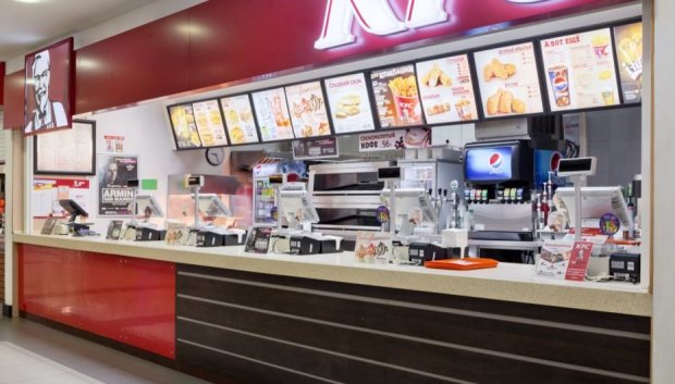 Потолок рухнул прямо на людей: в KFC прогремел мощный взрыв