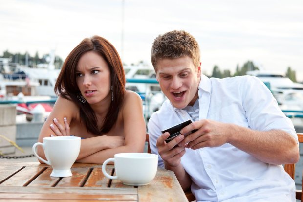 Обнаружена взаимосвязь между смартфоном и количеством интимных партнеров