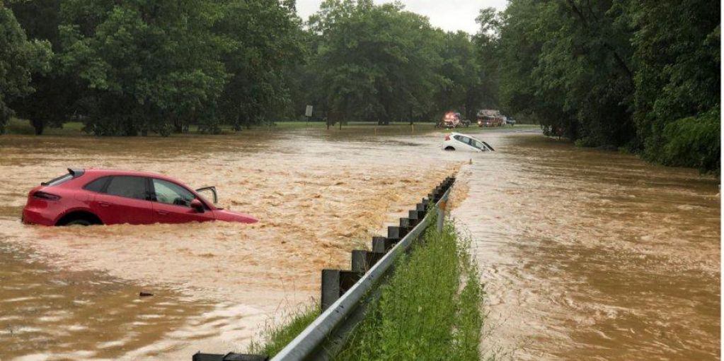 Столица США за час ушла под воду: есть пострадавшие