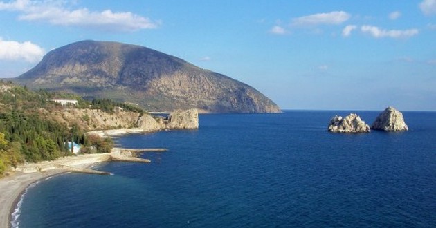 "В море плавает го*но!" Туристы массово бегут с курортов Крыма. ВИДЕО