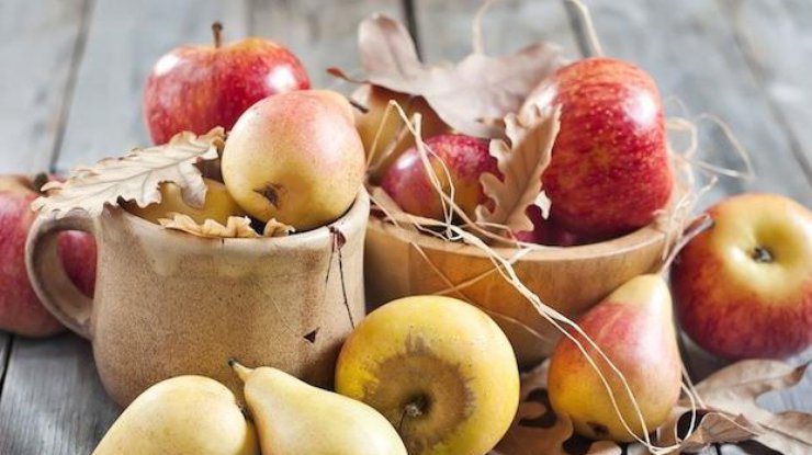 Кому врачи не советуют есть яблоки и груши