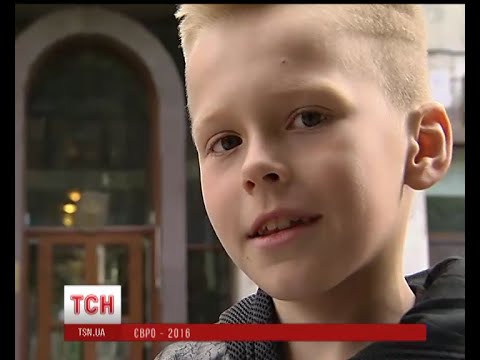 BottleCapChallenge: юный украинец удивил неимоверным трюком с бутылкой. ВИДЕО