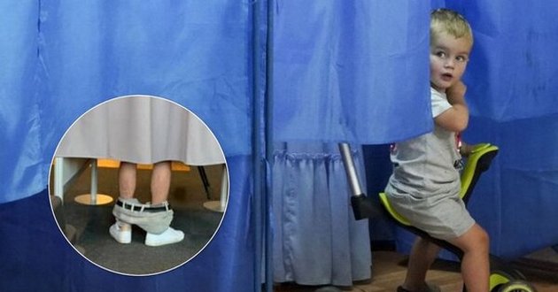 Избиратель со спущенными штанами: сеть взорвало ФОТО, уже известно, кто он