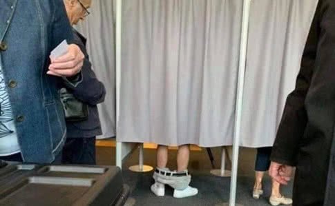 Снимали штаны и били топором: самые нелепые случаи на прошедших выборах
