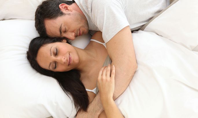 Медики объяснили, почему опасно спать в пижаме