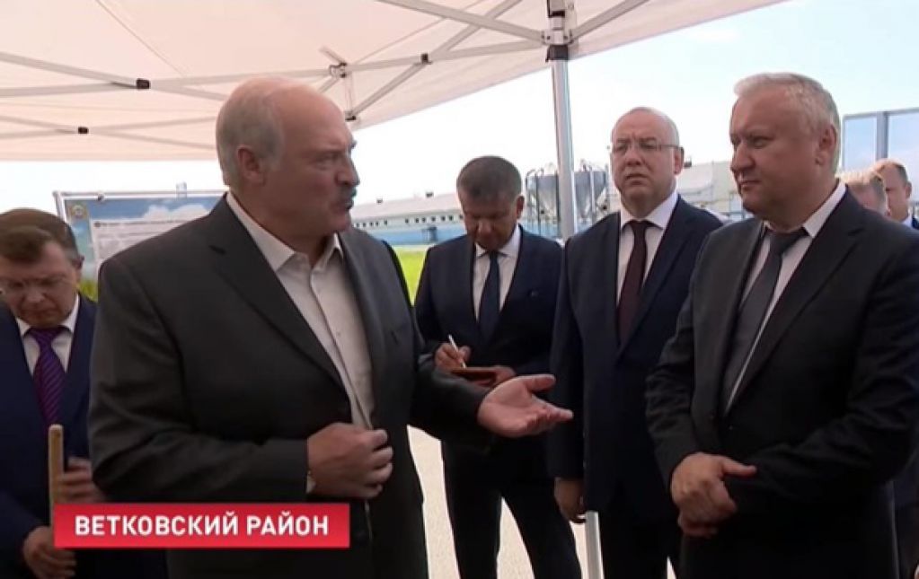 Батька грозится пересажать чиновников за падеж скота