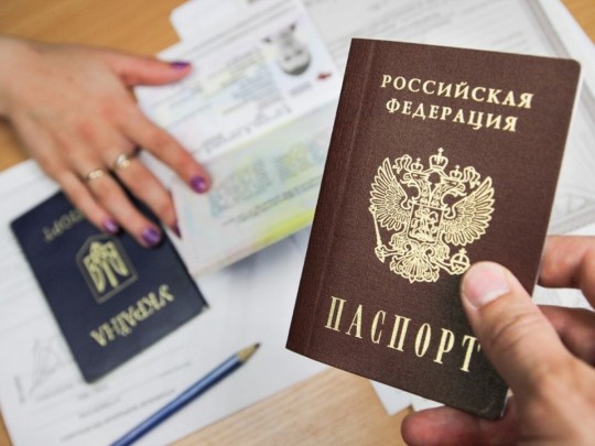 Как вычислить украинца, незаконно получившего путинский паспорт. ФОТО