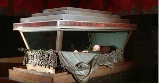 Что происходит в гробу Ленина ночью: кадры, удивившие мир. ФОТО, ВИДЕО