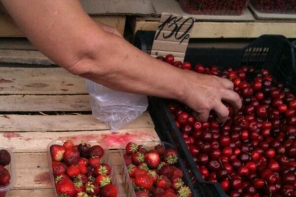 В оккупированном Луганске проблемы с продуктами: жители бьют тревогу