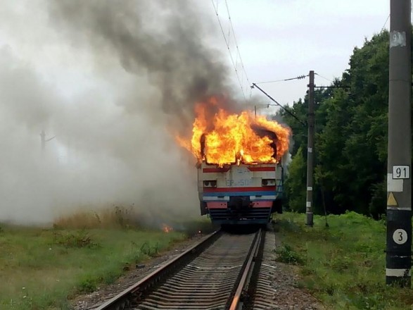 В Винницкой области тушили вагон электрички. ВИДЕО