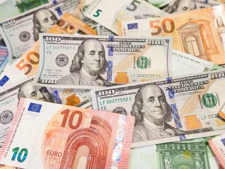 Гривна с новыми силами атаковала доллар и евро: свежий курс валют
