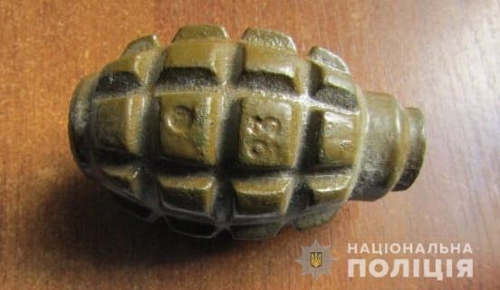 Под Киевом мужчина грозился взорвать жену гранатой