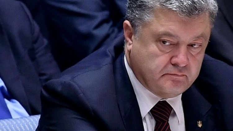 Экс-президенту и главнокомандующему Порошенко хотят "набить морду" за Дебальцево