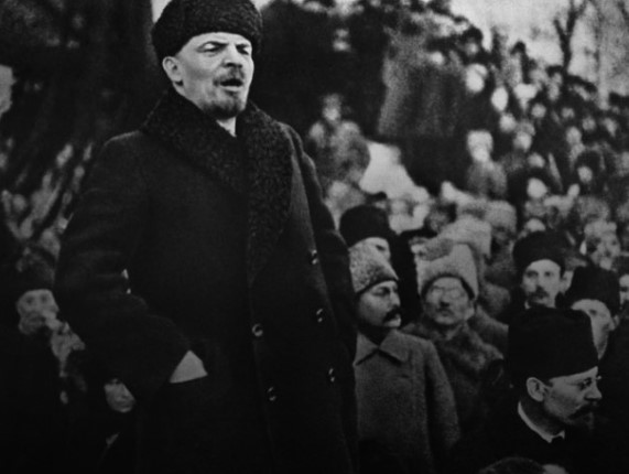 Историки рассказали, что произошло бы, если бы Ленин не умер в 1924 году