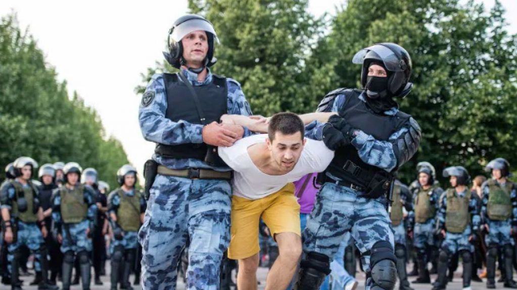 Путин ведет Россию к Майдану