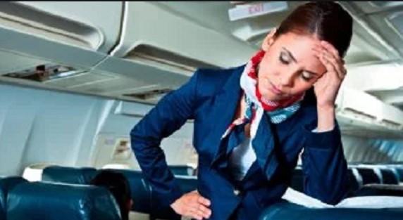 "Троица нисколько не смутилась": стюардесса рассказала, что вытворяют пассажиры