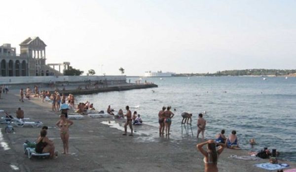 Крым «оккупировала» холера: в Севастополе начали закрывать популярные пляжи