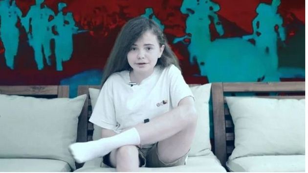 YouTube забанил канал 14-летней блогерши. Она в ответ погрозила устроить стрельбу