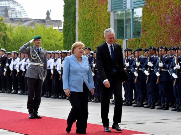 Украина и "Северный поток-2" стали главными темами на встрече лидеров Германии и Литвы