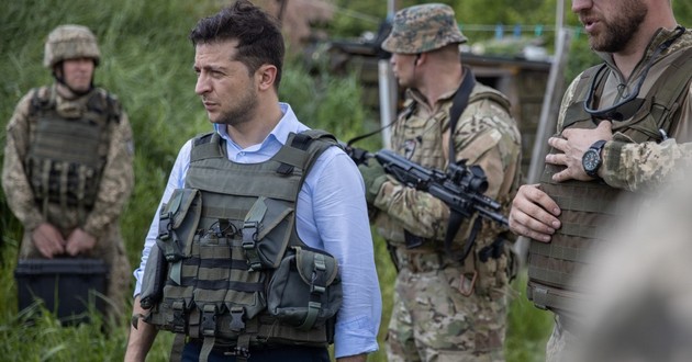 Дрожали губы, бегали глаза: как Зеленский отреагировал на обстрелы на  Донбассе