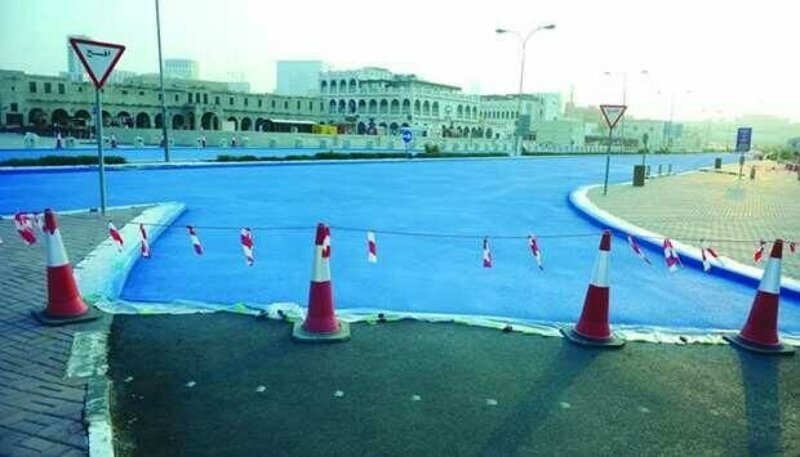 Вот почему в Катаре дороги начали красить в голубой цвет