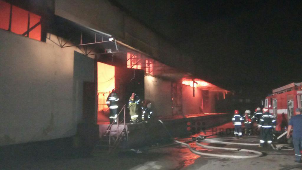 В Полтаве вспыхнуло отделение «Новой почты»: 1,5 тысячи «квадратов» в огне