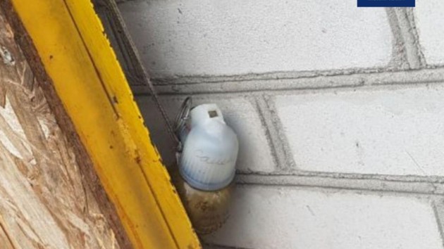 ЧП под Киевом: мужчина в собственном дворе наткнулся на боевую гранату. ФОТО