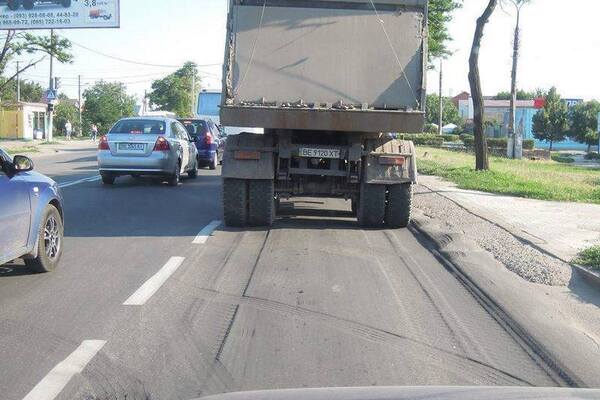 Очередные поборы в Украине: водителей грузовиков хотят заставить платить за проезд по дорогам