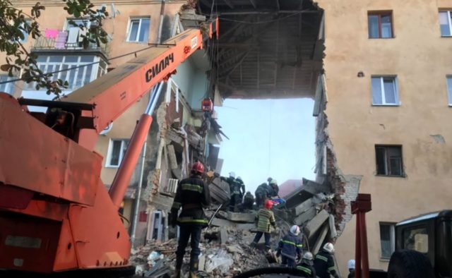 Кошмарный взрыв дома в Украине: из-под завалов выносят тела. ФОТО