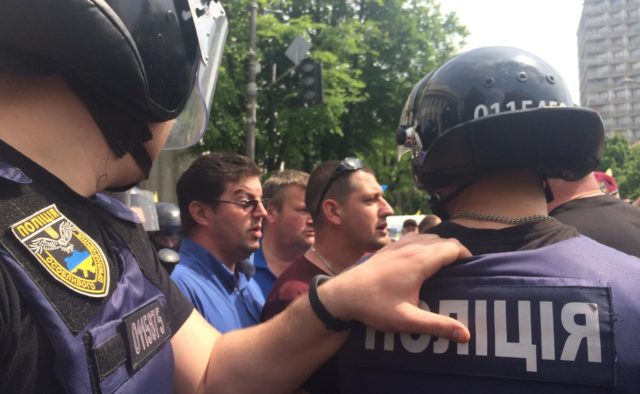 Скандал в Раде: срочно вызвана полиция, в кулуарах идет жесткое противостояние. ФОТО