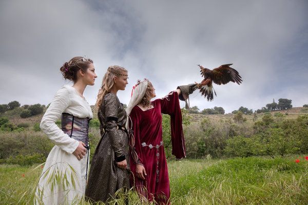 Как жилось женщинам во времена Средневековья