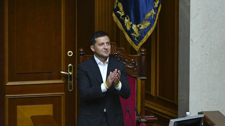 Зеленский может разогнать новый парламент: озвучен прогноз
