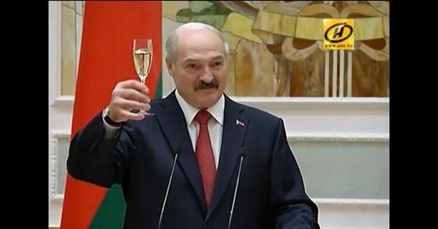 Именинник Лукашенко окружил себя девушками со спелыми арбузами. ФОТО, ВИДЕО