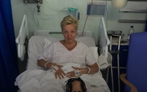 На больничной кровати, но с укладкой: Гонтарева показала видео с Лондона