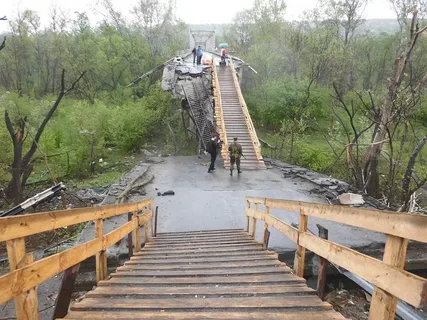 Боевики в очередной раз срывают работы по восстановлению моста в Станице Луганской