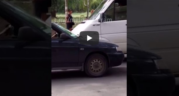 Срамота: в Мелитополе женщина показывала посреди улицы причинное место. ВИДЕО