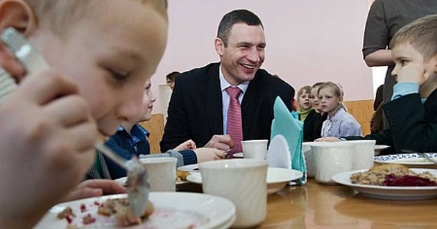 "За что вы так не любите детей": школьный обед вызвал скандал