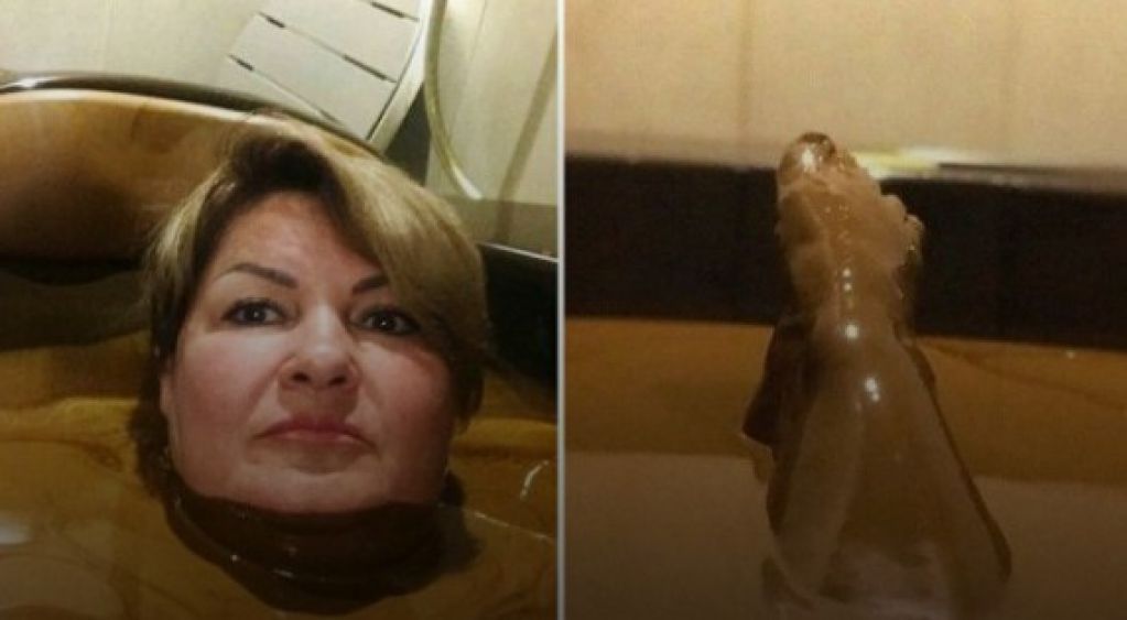Расплата наступила быстро: чиновница решила, что она Клеопатра и прыгнула в ванну с шоколадом