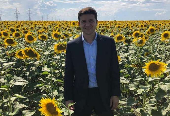 Зеленский объяснил, кто теперь сможет покупать украинскую землю